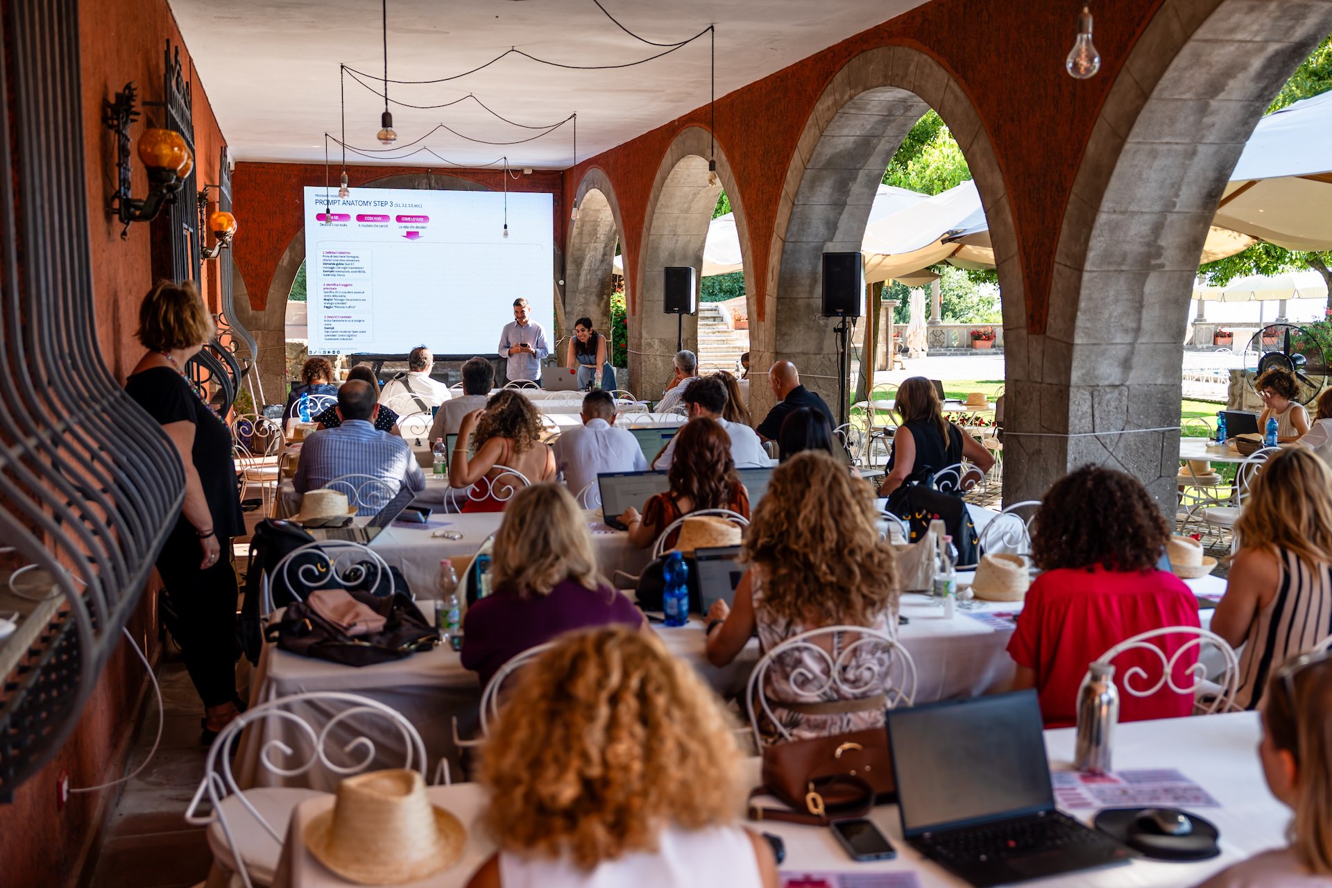 Sala Peristilio allestita per un matrimonio · Eventi aziendali · formati