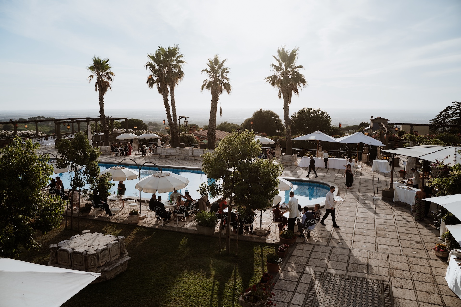 Vista verso Roma da Villa Monte d’Oro · Giardini e piscina · percorso