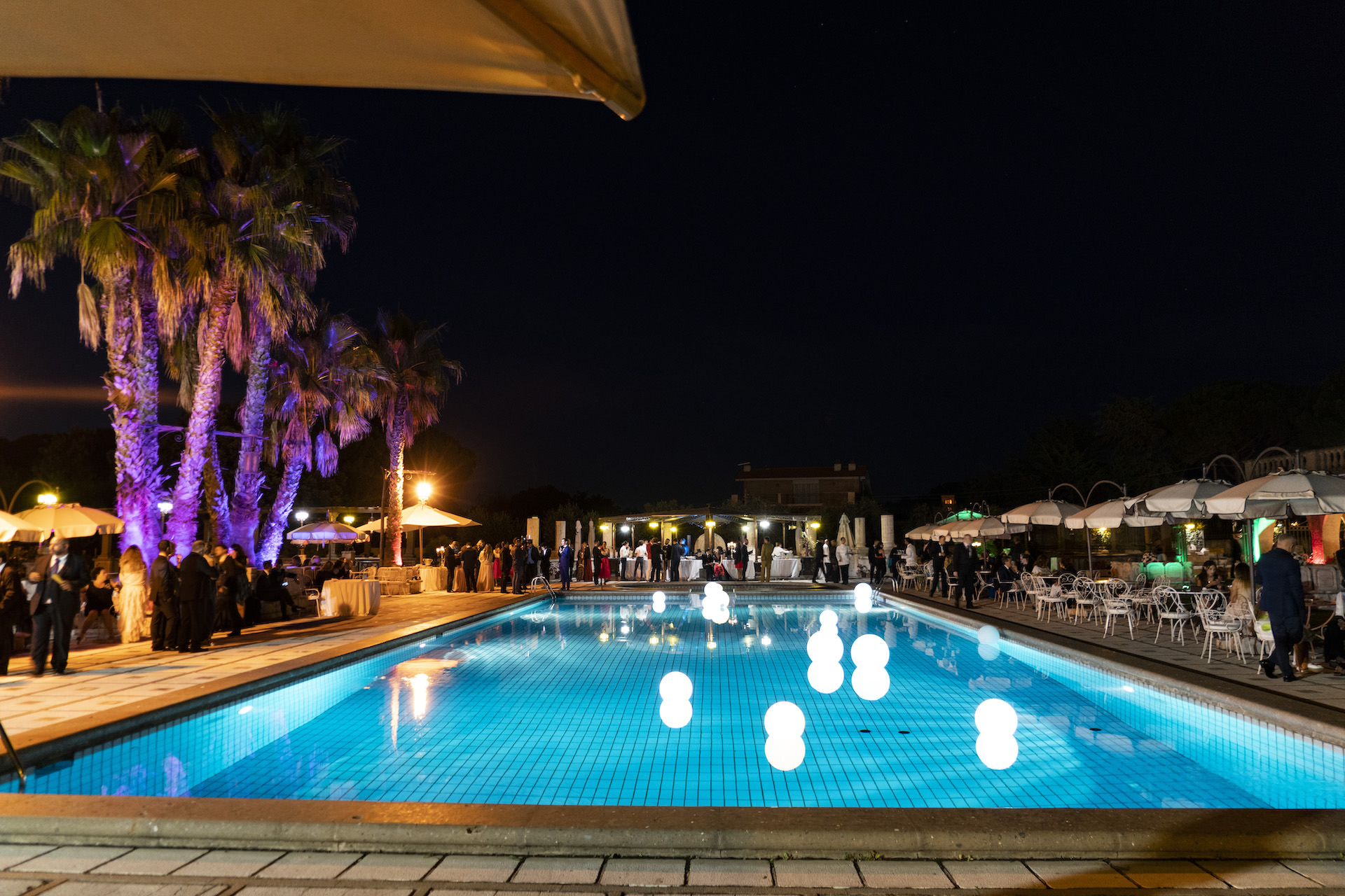 Piscina e panorama al tramonto · Home · ambienti slider