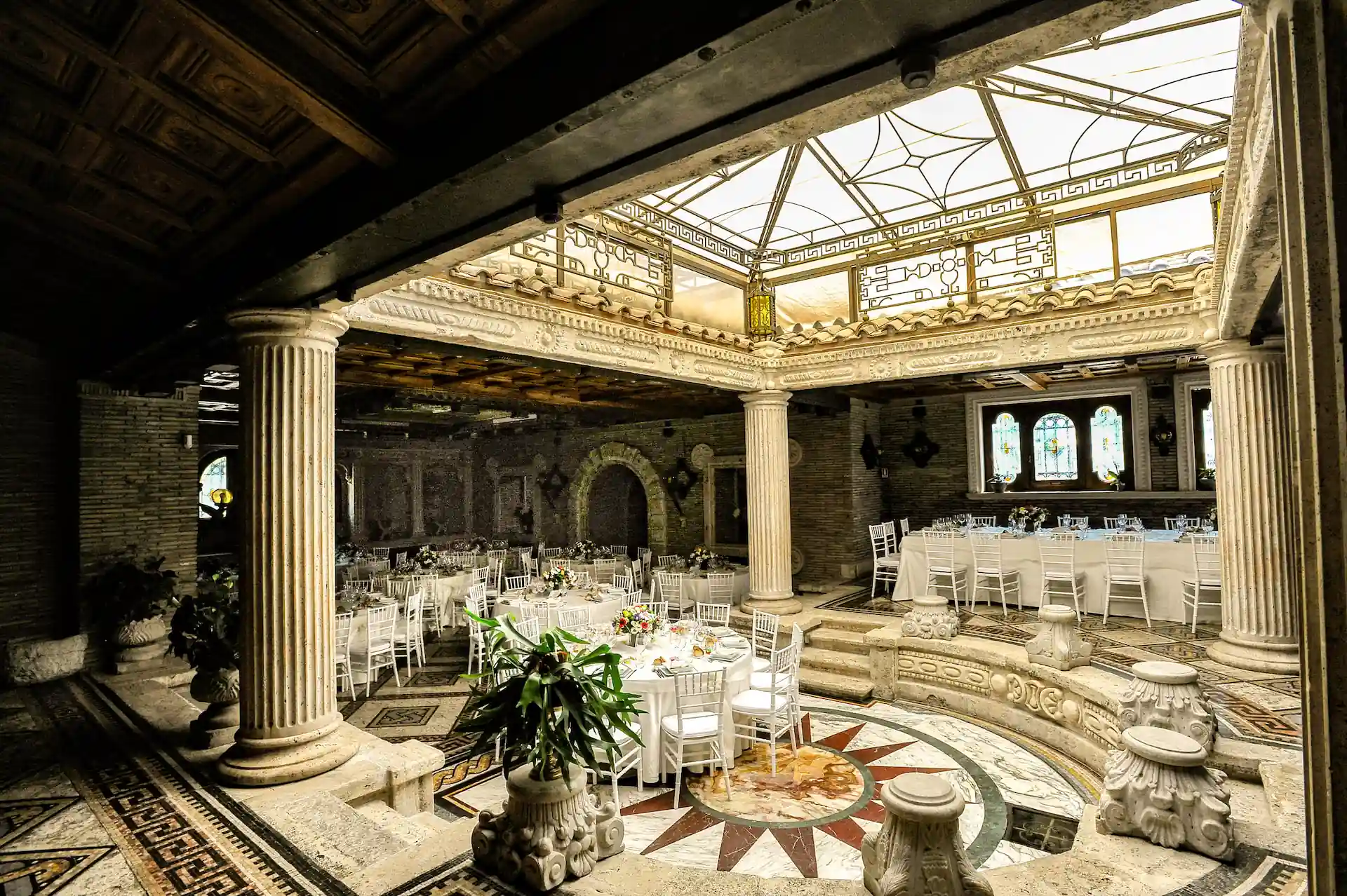 Sala Peristilio con allestimento per ricevimento · Home · ambienti slider