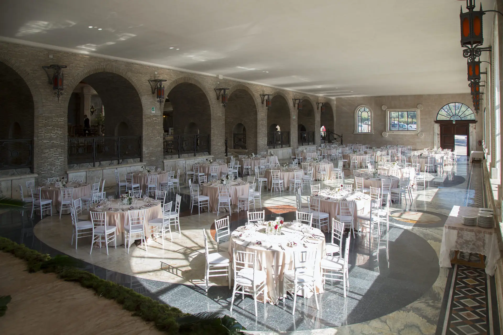Sala Universo allestita per un ricevimento · Home · ambienti slider